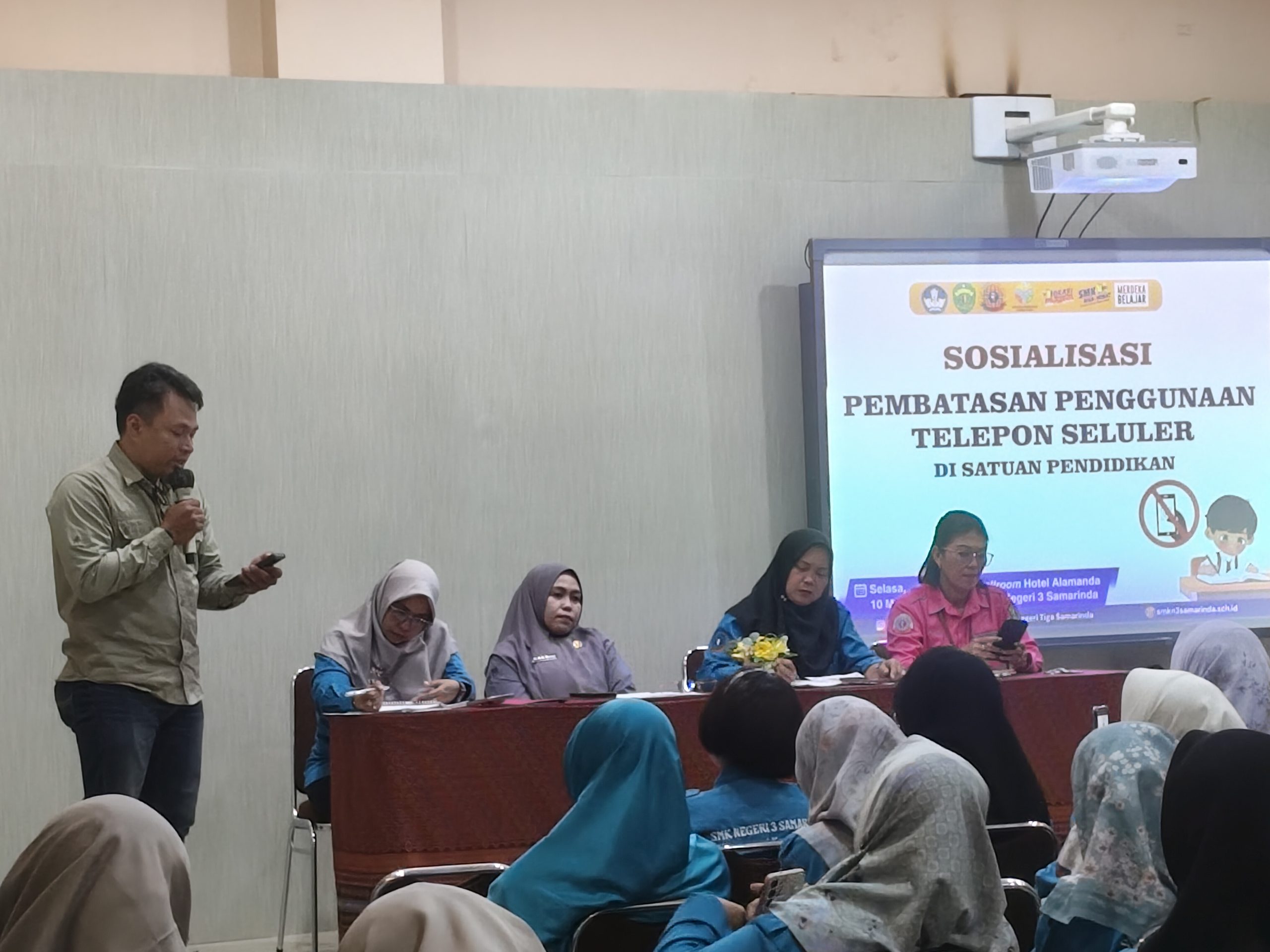 SMKN 3 Samarinda Sosialisasikan Pembatasan Handphone, Komite Sekolah Siap Bersinergi Demi Kedisiplinan Siswa